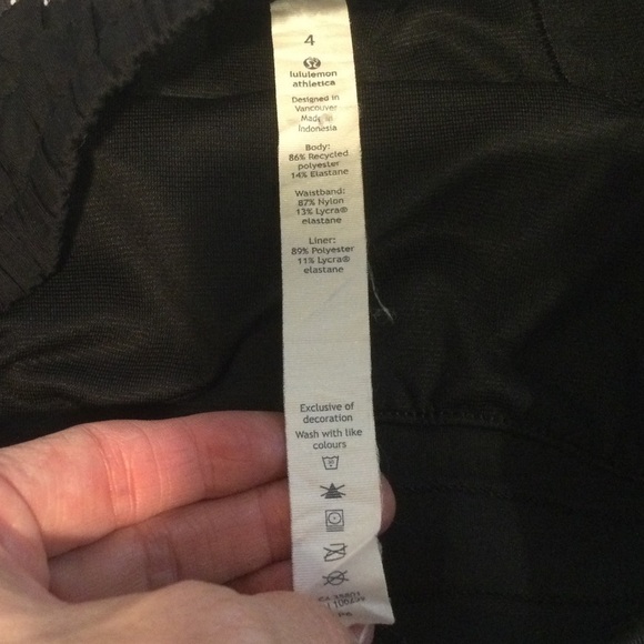 Lululemon Hotty Hot Long Dottie Tribe Black White Shorts. Size 4 - Picture 4 of 6